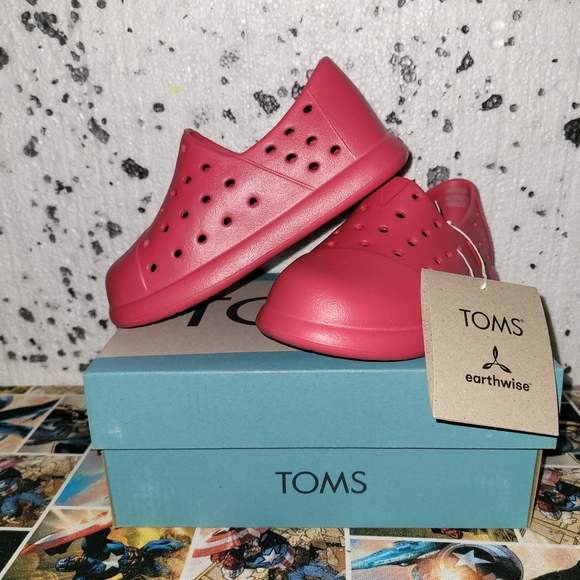 TOMS Earthwise - Picture 1 of 4